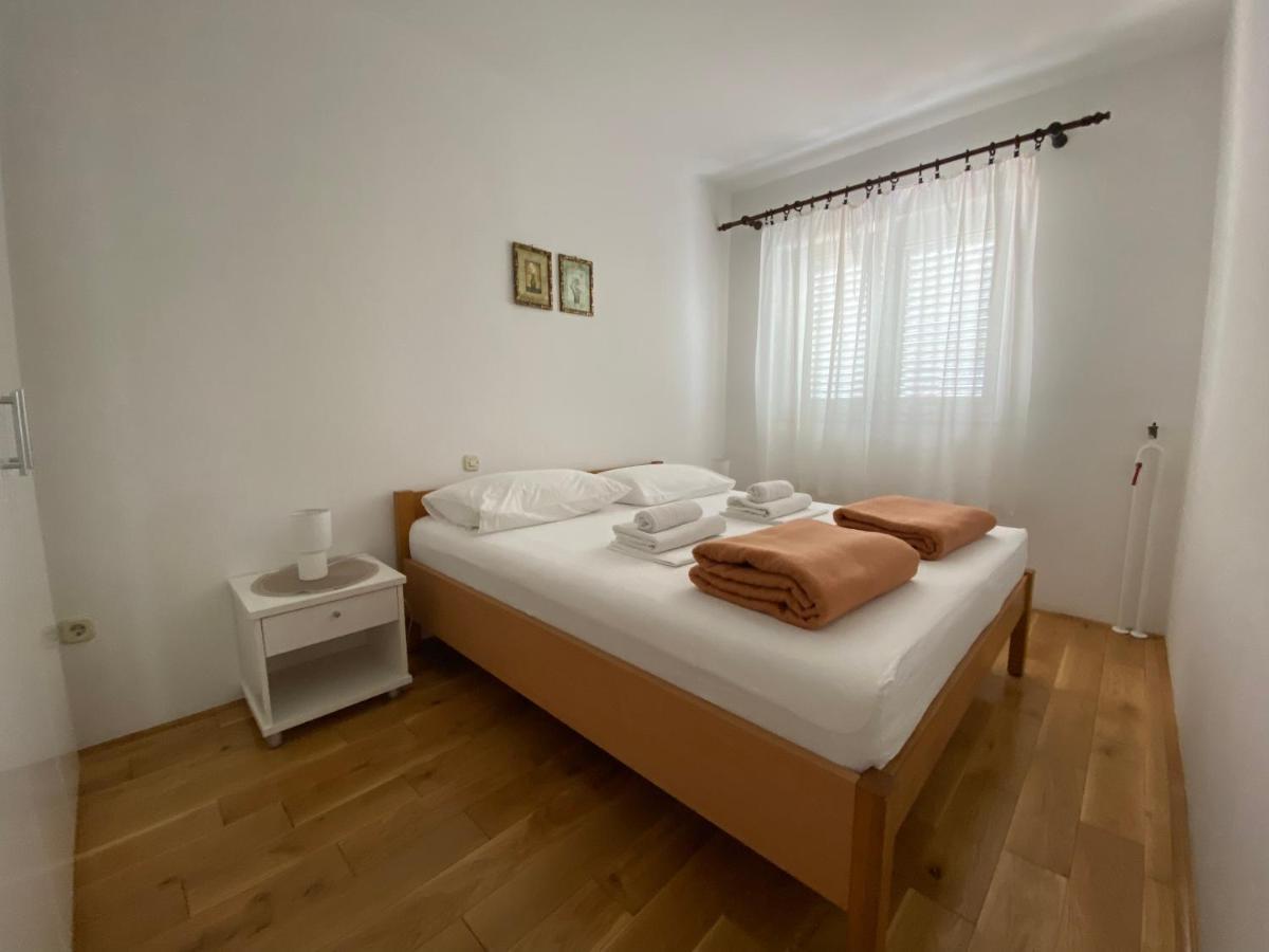 Emanuela 2 Apartment Novalja Exterior photo
