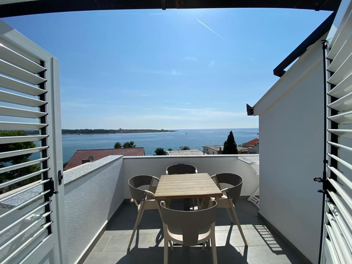 Emanuela 2 Apartment Novalja Exterior photo